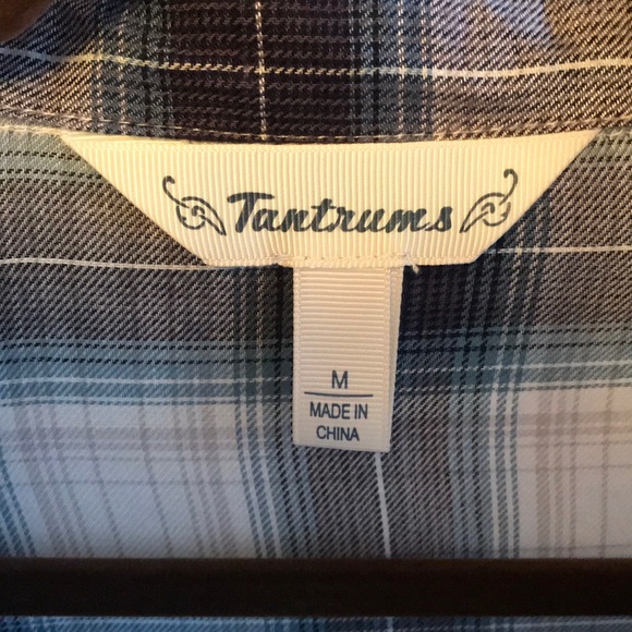 Plaid Embroidered Button Up Shirt/Dress/Jacket 🍀 - Picture 8 of 8